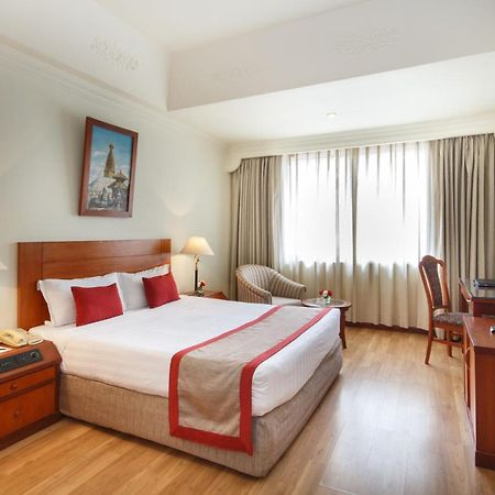 Hotel Aela Grand Near Delhi Airport By La Casa Нью-Дели Экстерьер фото