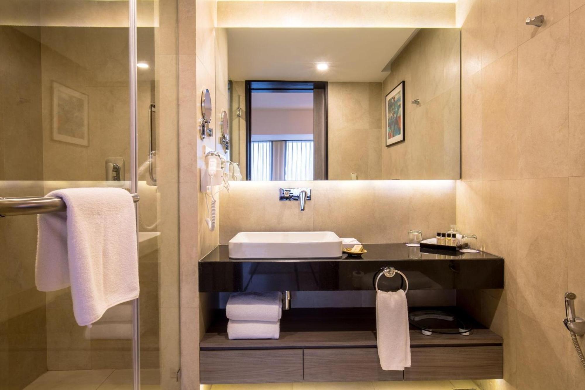 Hotel Aela Grand Near Delhi Airport By La Casa Нью-Дели Экстерьер фото